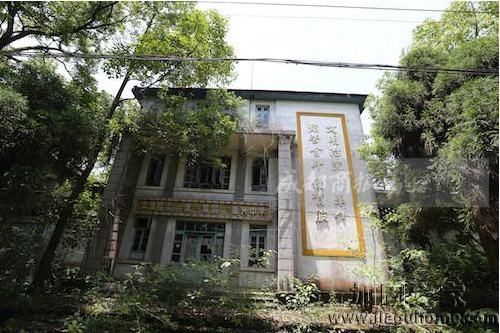 成都一廢棄醫(yī)院需要加固維修，探險者前往探秘極度危險。