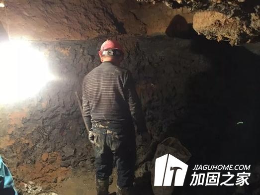 某小區業主私挖3米深地下室？房屋結構能行嗎！