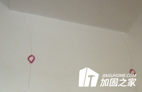 老房子的大梁有裂縫應該怎么加固才好？
