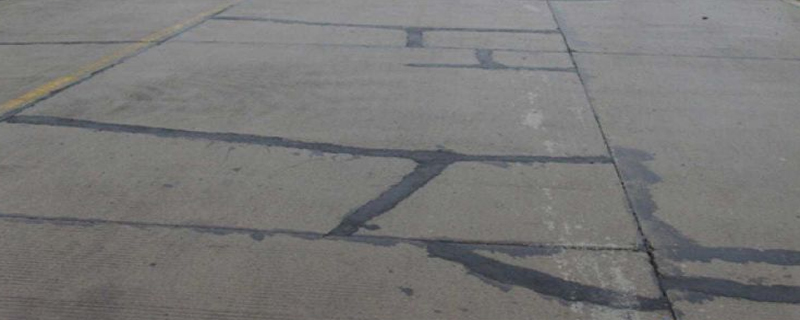 哪些原因導致道路出現(xiàn)裂縫