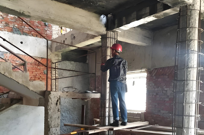 分析建筑物的結構和材質